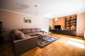 Spacious & Modern Apartments- Old Town
